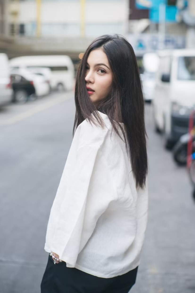 V-Neck Linen Blouse Simply Off-White - Image 3