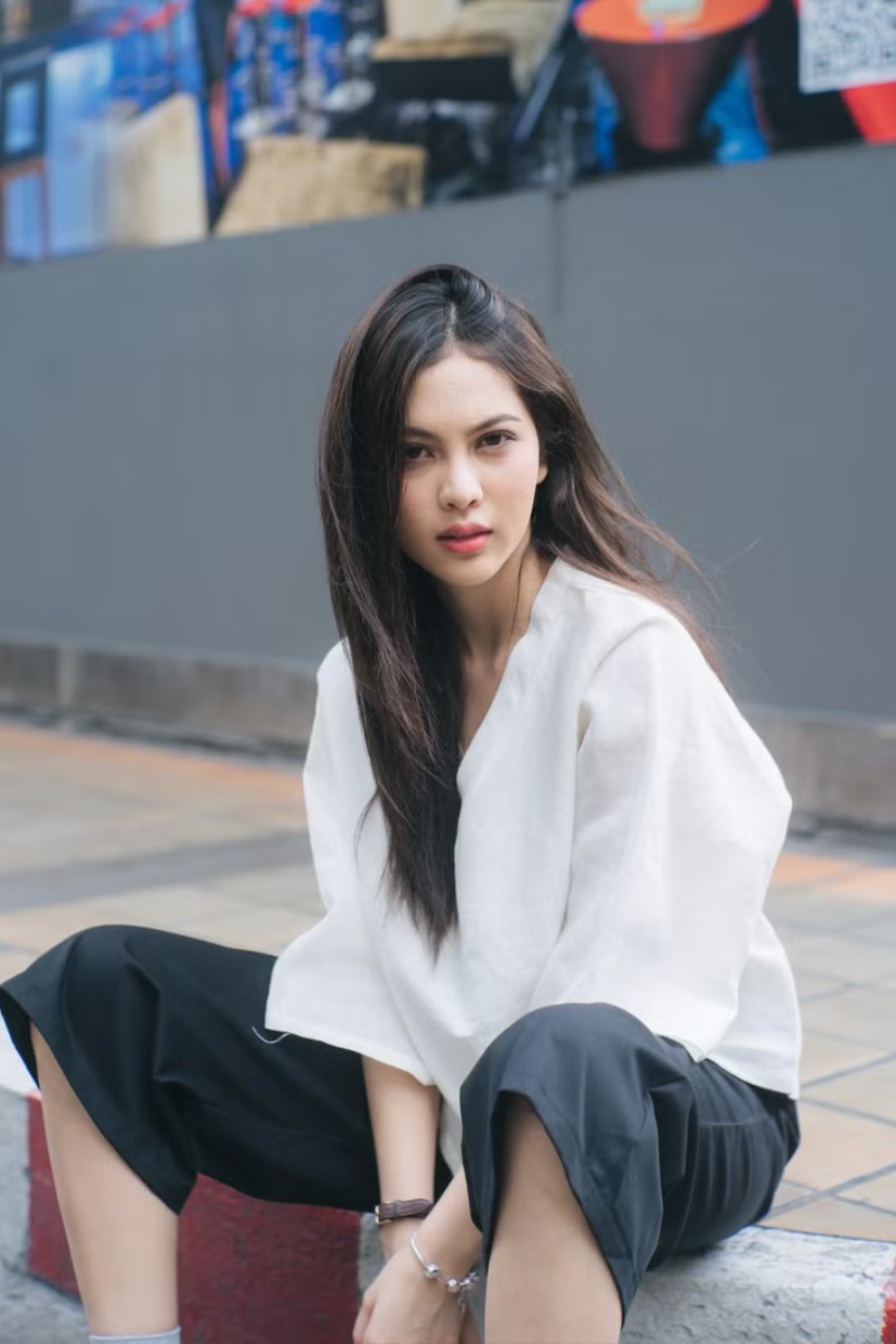 V-Neck Linen Blouse Simply Off-White - Image 2